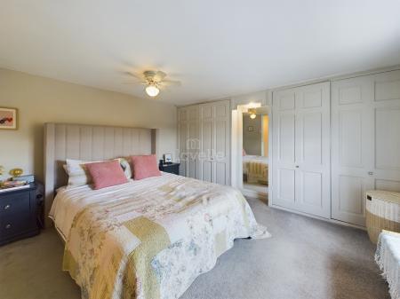 4 bedroom Semi-detached house for sale in Lincoln Lane, Thorpe on the Hill, LN6