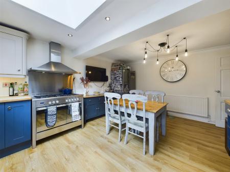 4 bedroom Semi-detached house for sale in Lincoln Lane, Thorpe on the Hill, LN6
