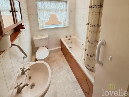 2 bedroom Detached bungalow for sale in Lincoln Road, Eagle, LN6