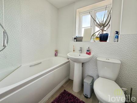 3 bedroom Semi-detached house for sale in Cole Avenue, Waddington, LN5