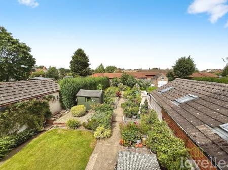 3 bedroom Semi-detached house for sale in Newark Road, North Hykeham, LN6