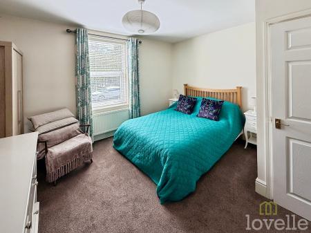 3 bedroom Semi-detached house for sale in Newark Road, North Hykeham, LN6