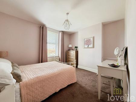 3 bedroom Semi-detached house for sale in Newark Road, North Hykeham, LN6