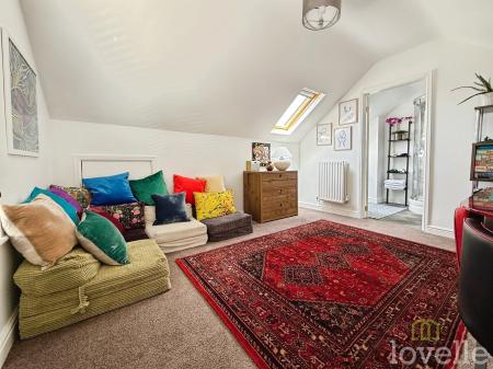 3 bedroom Semi-detached house for sale in Newark Road, North Hykeham, LN6