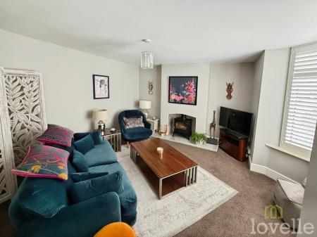 3 bedroom Semi-detached house for sale in Newark Road, North Hykeham, LN6