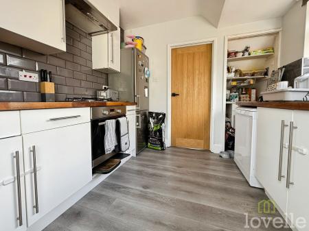 3 bedroom Semi-detached house for sale in St Margarets Close, Lincoln, LN6