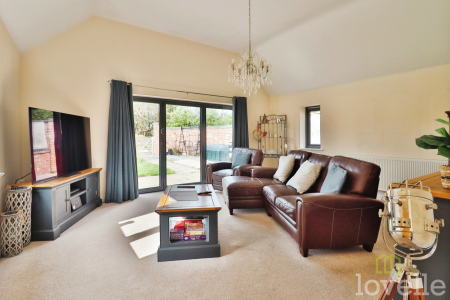 2 bedroom Bungalow for sale in South Farm, Lincoln, LN5