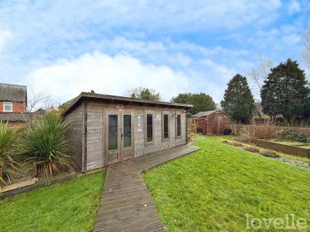 4 bedroom Semi-detached house for sale in Dore Avenue, North Hykeham, LN6