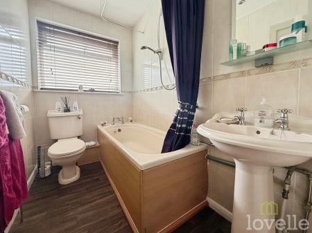 3 bedroom Terraced House for sale in Clare Close, Lincoln, LN5