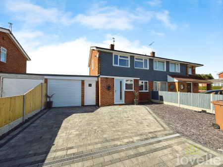 3 bedroom Semi-detached house for sale in Regent Avenue, Lincoln, LN6