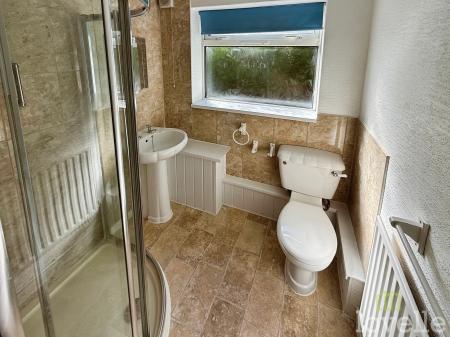 2 bedroom Ground floor flat to let in Woodfield Avenue, Lincoln, LN6
