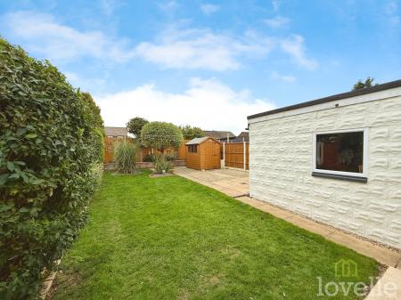 3 bedroom Semi-detached house for sale in Chestnut Road, North Hykeham, LN6