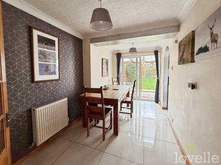 3 bedroom Semi-detached house for sale in Chestnut Road, North Hykeham, LN6