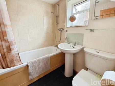 3 bedroom Semi-detached house for sale in Chestnut Road, North Hykeham, LN6
