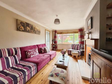 3 bedroom Semi-detached house for sale in Chestnut Road, North Hykeham, LN6