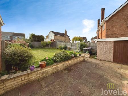 3 bedroom Semi-detached house for sale in Chestnut Road, North Hykeham, LN6