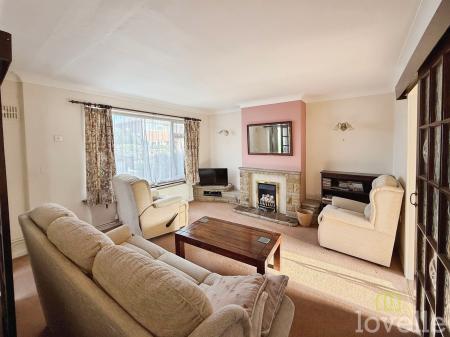 3 bedroom Semi-detached house for sale in Chestnut Road, North Hykeham, LN6