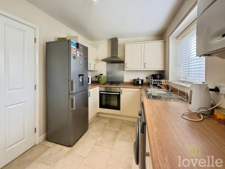 2 bedroom Semi-detached house for sale in Bowthorpe Close, South Hykeham, LN6