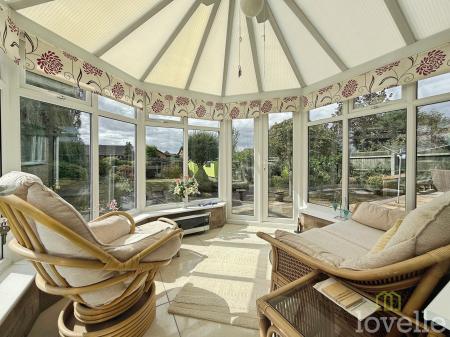 4 bedroom Bungalow for sale in Pendine Crescent, North Hykeham, LN6