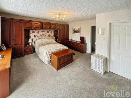 4 bedroom Bungalow for sale in Pendine Crescent, North Hykeham, LN6