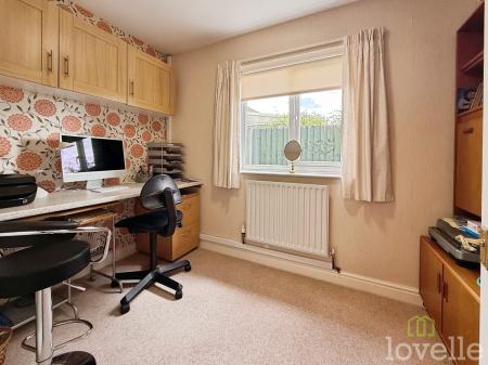 4 bedroom Bungalow for sale in Pendine Crescent, North Hykeham, LN6