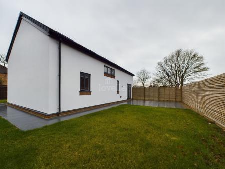 3 bedroom Detached house to let in Mill Lane, North Hykeham, LN6