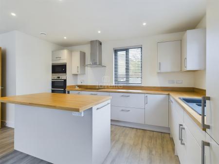 3 bedroom Detached house to let in Mill Lane, North Hykeham, LN6