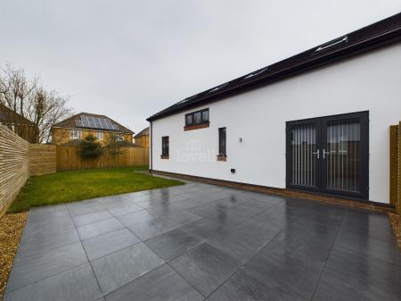 3 bedroom Detached house to let in Mill Lane, North Hykeham, LN6