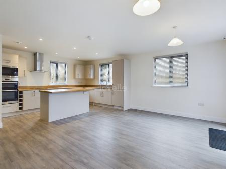 3 bedroom Detached house to let in Mill Lane, North Hykeham, LN6