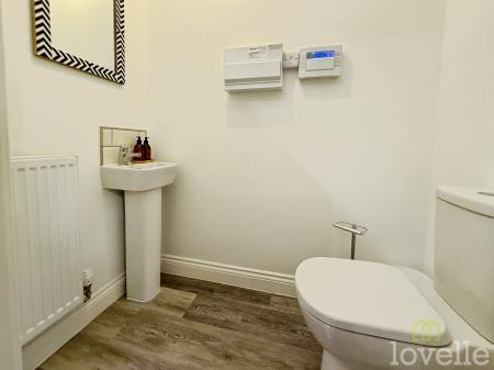 2 bedroom Semi-detached house for sale in Top Farm Avenue, Navenby, LN5