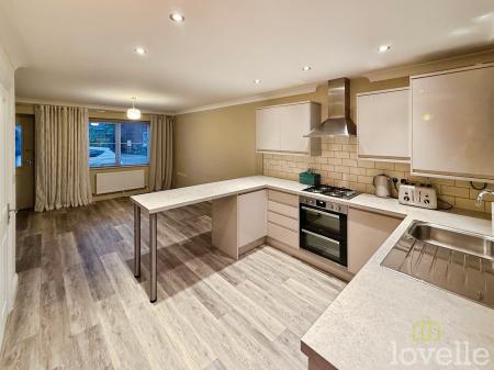 2 bedroom Semi-detached house for sale in Top Farm Avenue, Navenby, LN5