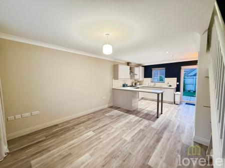 2 bedroom Semi-detached house for sale in Top Farm Avenue, Navenby, LN5