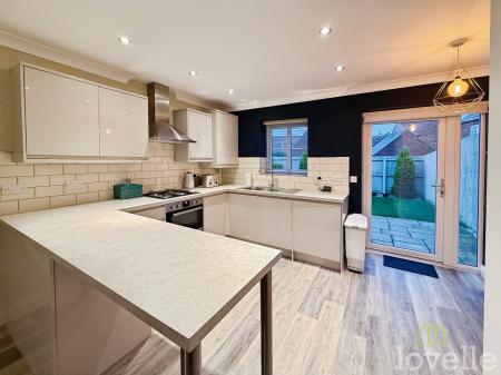 2 bedroom Semi-detached house for sale in Top Farm Avenue, Navenby, LN5