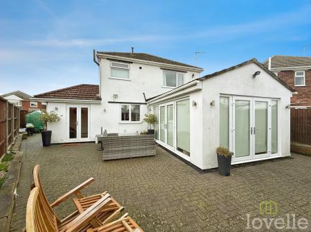 4 bedroom Detached house for sale in Beverley Grove, North Hykeham, LN6