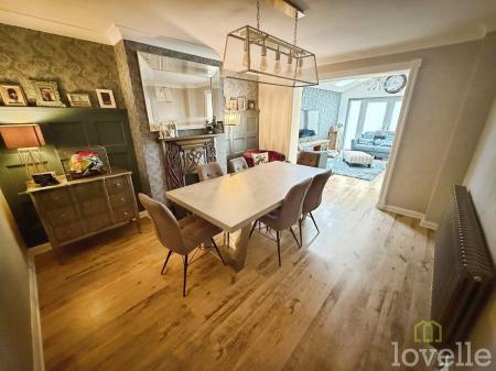 4 bedroom Detached house for sale in Beverley Grove, North Hykeham, LN6