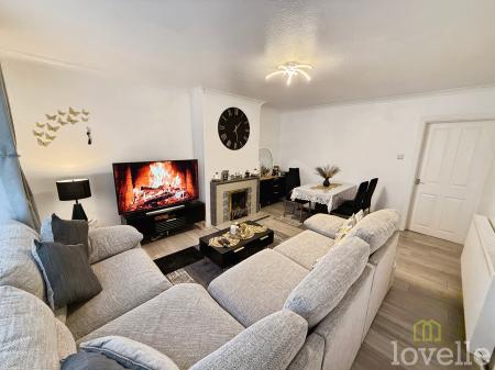 2 bedroom Semi-detached bungalow for sale in Mulberry Avenue, Lincoln, LN6