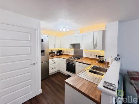 4 bedroom Semi-detached house for sale in Vespasian Way, North Hykeham, LN6