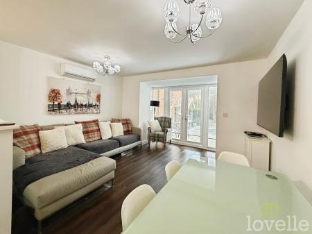 4 bedroom Semi-detached house for sale in Vespasian Way, North Hykeham, LN6