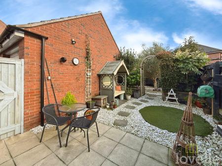 4 bedroom Semi-detached house for sale in Vespasian Way, North Hykeham, LN6