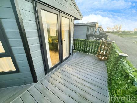 2 bedroom Park home for sale in Four Seasons Country Park, Newark, NG23