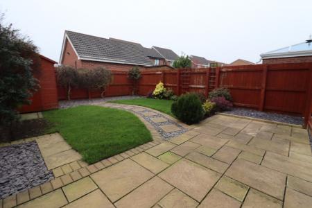 3 bedroom Semi-detached house to let in Stane Drive, Lincoln, LN4