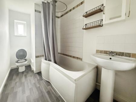 3 bedroom Semi-detached house to let in Station Road, Bardney, LN3