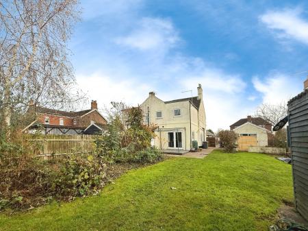 3 bedroom Semi-detached house to let in Station Road, Bardney, LN3