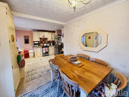 3 bedroom Terraced House for sale in Gunby Avenue, Lincoln, LN6
