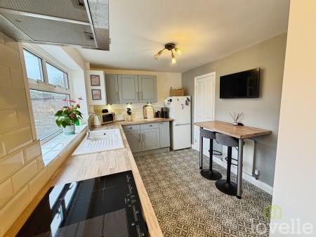 2 bedroom Semi-detached house for sale in Rowan Road, North Hykeham, LN6