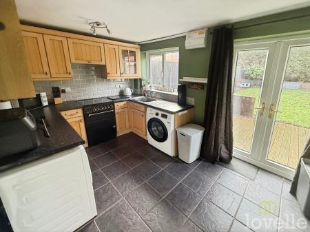 2 bedroom Semi-detached house to let in Harlaxton Close, Lincoln, LN6