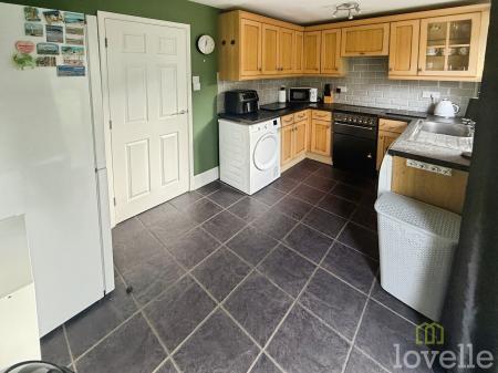 2 bedroom Semi-detached house to let in Harlaxton Close, Lincoln, LN6
