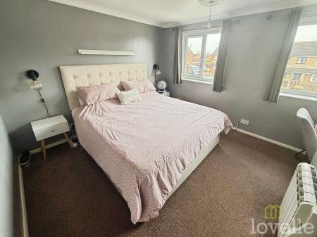 2 bedroom Semi-detached house to let in Harlaxton Close, Lincoln, LN6