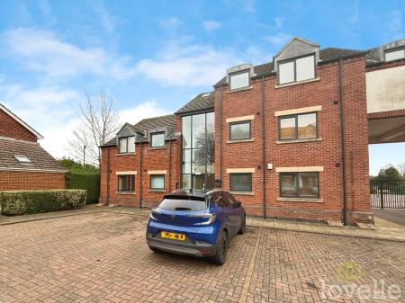 3 bedroom Flat for sale in Parkview Apartments, North Hykeham, LN6