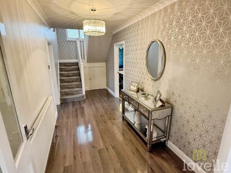 4 bedroom Detached house for sale in Newark Road, North Hykeham, LN6